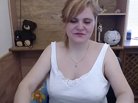 Snapshot of DaniellaKiss chatting on April 2026 09:18:01 AM DaniellaKiss online show from April 2026 09:18:01 AM