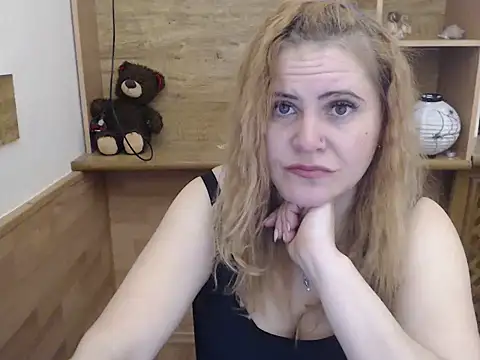 Snapshot of DaniellaKiss chatting on April 2026 07:42:01 PM DaniellaKiss online show from April 2026 07:42:01 PM