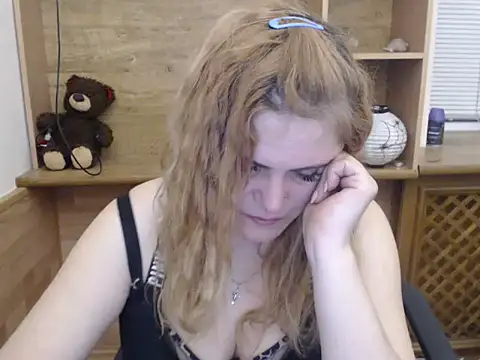 Snapshot of DaniellaKiss chatting on April 2026 05:42:02 PM DaniellaKiss online show from April 2026 05:42:02 PM