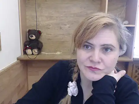 Snapshot of DaniellaKiss chatting on April 2026 07:33:02 AM DaniellaKiss online show from April 2026 07:33:02 AM