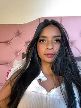 Laura fernandezII online show from February 2025 05:45:01 PM