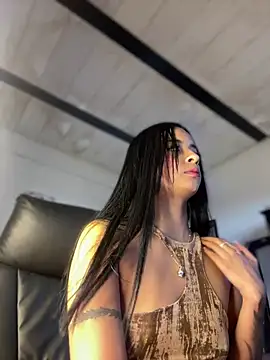 Laura fernandezII online show from February 2025 09:04:01 PM