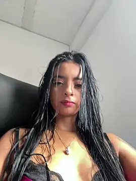 Laura fernandezII online show from February 2025 06:30:02 PM