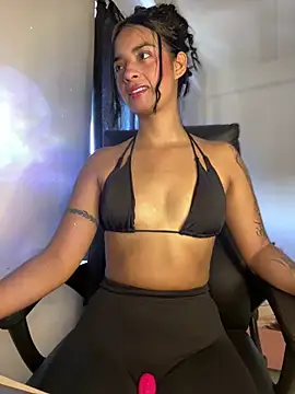 Laura fernandezII online show from March 2025 03:39:02 PM