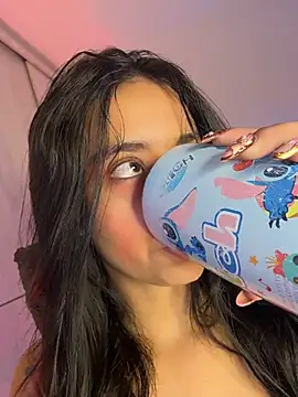 Laura fernandezII online show from November 2025 08:09:02 PM