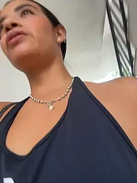 Laura fernandezII online show from April 2026 07:29:01 PM