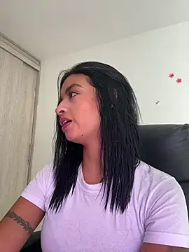 Laura fernandezII online show from June 2026 09:01:02 PM