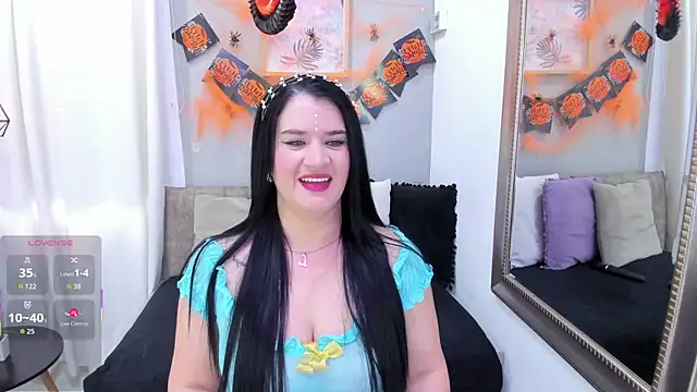 Snapshot of LenaRuiz_ chatting on October 2025 12:17:02 PM LenaRuiz online show from October 2025 12:17:02 PM