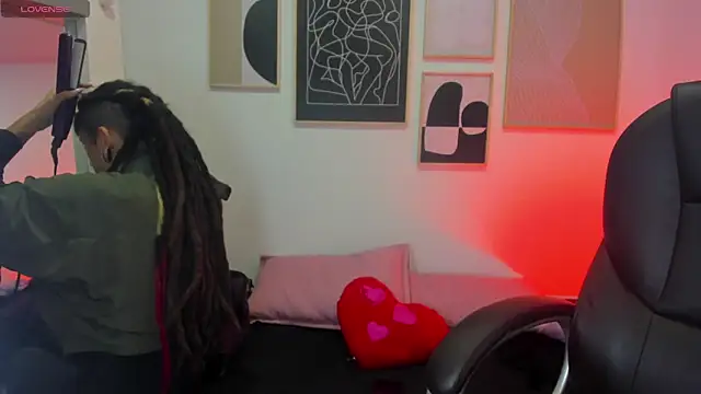 Snapshot of _sharlotte777 chatting on April 2026 01:55:02 PM sharlotte777 online show from April 2026 01:55:02 PM