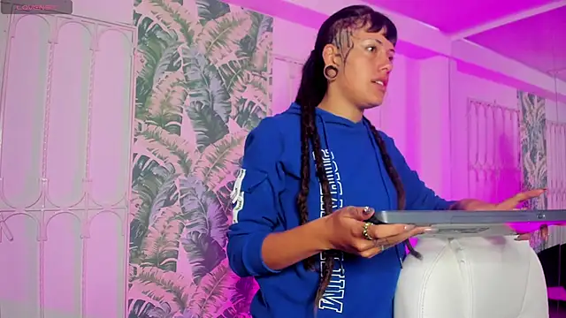 Snapshot of _sharlotte777 chatting on April 2026 02:13:02 PM sharlotte777 online show from April 2026 02:13:02 PM