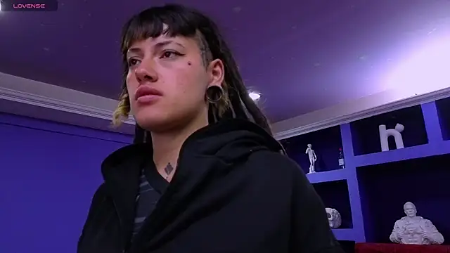 Snapshot of _sharlotte777 chatting on April 2026 01:35:02 PM sharlotte777 online show from April 2026 01:35:02 PM