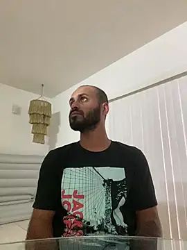 Snapshot of islandvybee55 chatting on January 2025 11:02:02 PM islandvybee55 online show from January 2025 11:02:02 PM