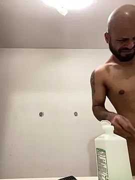 Snapshot of islandvybee55 chatting on March 2025 08:18:02 PM islandvybee55 online show from March 2025 08:18:02 PM