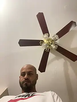 Snapshot of islandvybee55 chatting on March 2026 03:11:01 PM islandvybee55 online show from March 2026 03:11:01 PM