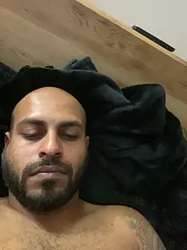 Snapshot of islandvybee55 chatting on April 2026 03:09:02 PM islandvybee55 online show from April 2026 03:09:02 PM