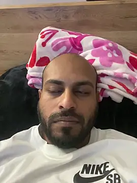 Snapshot of islandvybee55 chatting on April 2026 03:24:01 PM islandvybee55 online show from April 2026 03:24:01 PM