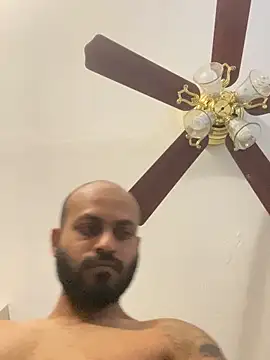 Snapshot of islandvybee55 chatting on April 2026 07:07:02 PM islandvybee55 online show from April 2026 07:07:02 PM