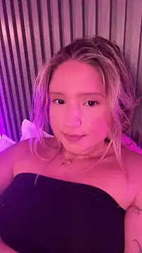 Snapshot of MiaPetit_ chatting on April 2026 06:50:01 PM MiaPetit online show from April 2026 06:50:01 PM