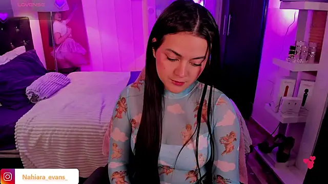 NahiaraEvans  online show from October 2025 05:39:02 AM