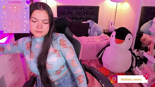 Snapshot of NahiaraEvans_ chatting on April 2026 05:59:01 AM NahiaraEvans online show from April 2026 05:59:01 AM