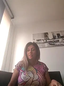 Latiinvenushot online show from November 2025 04:18:02 PM