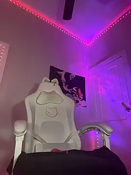 Snapshot of loveluna8 chatting on October 2025 11:51:02 AM loveluna8 online show from October 2025 11:51:02 AM