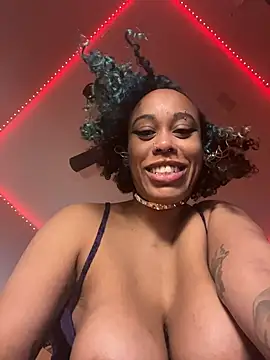 Snapshot of loveluna8 chatting on November 2025 11:48:01 PM loveluna8 online show from November 2025 11:48:01 PM