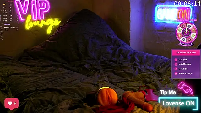 Snapshot of coupleofficial chatting on March 2025 10:05:01 PM coupleofficial online show from March 2025 10:05:01 PM