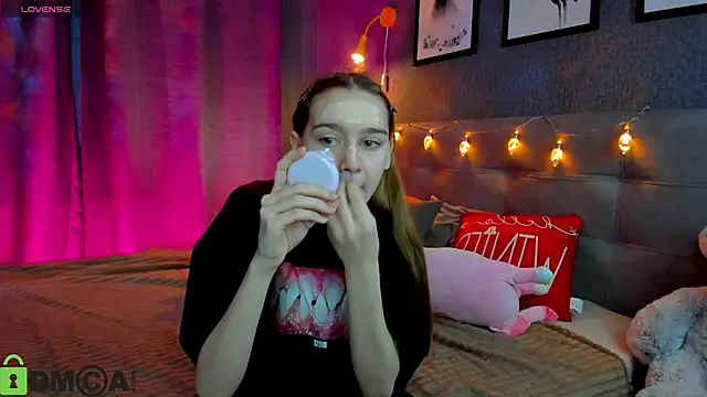 Snapshot of Lesi_Moonie01 chatting on December 2025 09:50:02 AM Lesi Moonie01 online show from December 2025 09:50:02 AM