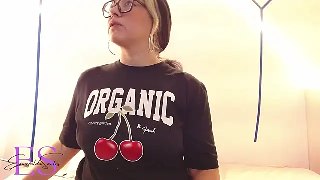 Snapshot of EsmeraldaSantoss chatting on February 2025 01:10:02 PM EsmeraldaSantoss online show from February 2025 01:10:02 PM