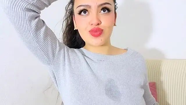 Snapshot of Sweet-Sophiee chatting on October 2025 10:53:02 PM Sweet-Sophiee online show from October 2025 10:53:02 PM