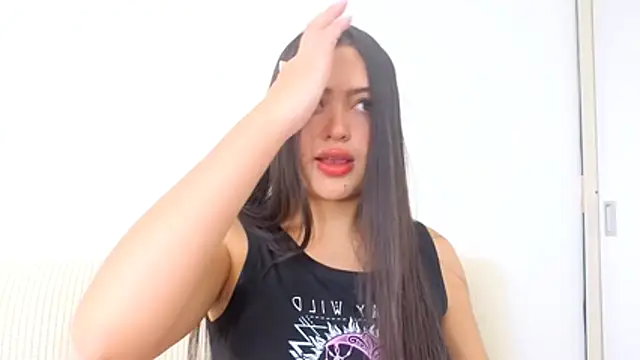 Snapshot of Sweet-Sophiee chatting on November 2025 06:56:02 PM Sweet-Sophiee online show from November 2025 06:56:02 PM