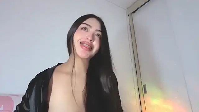 Snapshot of Sweet-Sophiee chatting on April 2026 03:15:01 AM Sweet-Sophiee online show from April 2026 03:15:01 AM