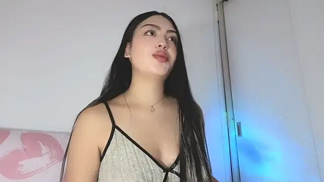 Snapshot of Sweet-Sophiee chatting on April 2026 03:15:02 AM Sweet-Sophiee online show from April 2026 03:15:02 AM