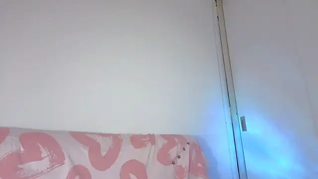 Snapshot of Sweet-Sophiee chatting on April 2026 04:46:01 AM Sweet-Sophiee online show from April 2026 04:46:01 AM