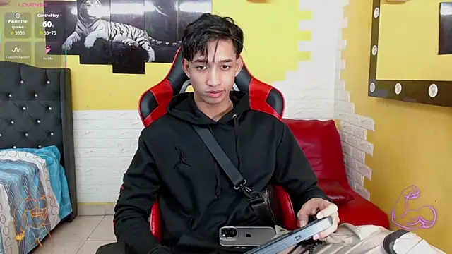 jose sexycumm online show from December 2025 06:45:01 PM