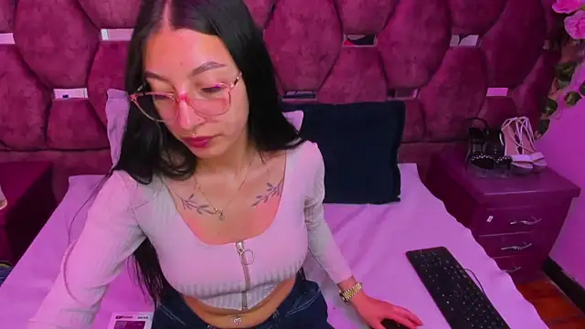 Snapshot of Katty_Queen chatting on April 2026 12:32:02 PM Katty Queen online show from April 2026 12:32:02 PM