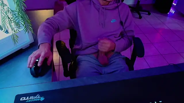 Snapshot of Vlad230323 chatting on December 2024 03:22:02 PM Vlad230323 online show from December 2024 03:22:02 PM