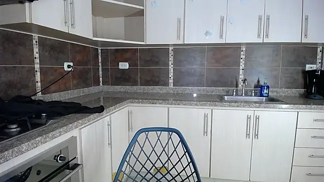 anna alvarez online show from February 2026 12:20:01 PM