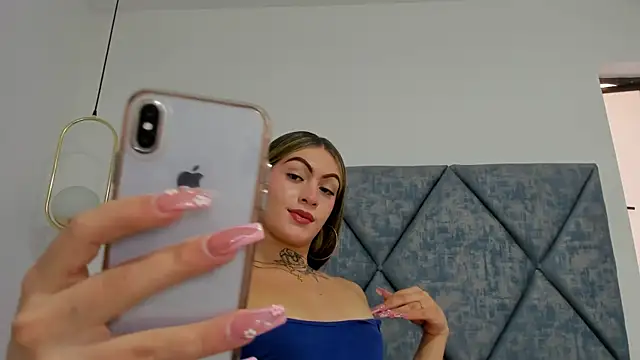 Snapshot of Lizz_Luna chatting on January 2025 01:53:01 PM Lizz Luna online show from January 2025 01:53:01 PM