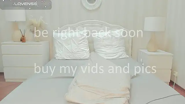 Snapshot of Nicky_Stone chatting on April 2026 06:10:01 PM Nicky Stone online show from April 2026 06:10:01 PM