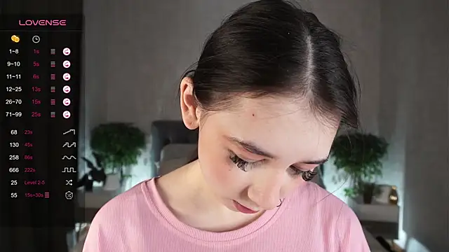 Snapshot of AislyEmbury chatting on February 2025 07:38:02 PM AislyEmbury online show from February 2025 07:38:02 PM