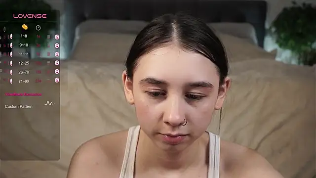 Snapshot of AislyEmbury chatting on February 2025 05:25:01 AM AislyEmbury online show from February 2025 05:25:01 AM