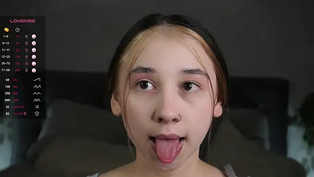 Snapshot of AislyEmbury chatting on February 2025 02:04:01 AM AislyEmbury online show from February 2025 02:04:01 AM