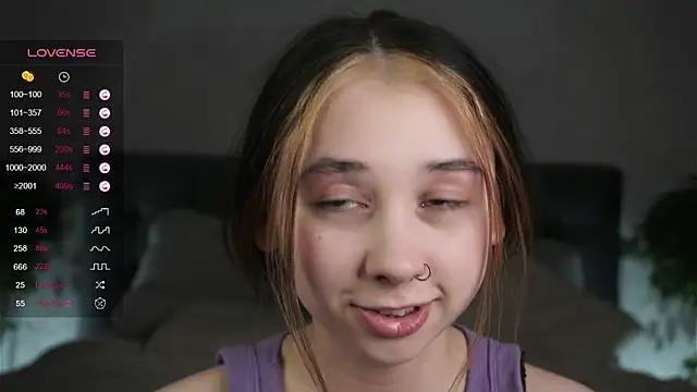 Snapshot of AislyEmbury chatting on February 2025 01:38:01 AM AislyEmbury online show from February 2025 01:38:01 AM