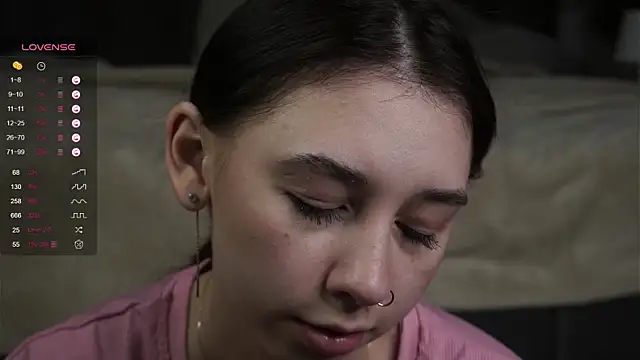 Snapshot of AislyEmbury chatting on March 2025 02:55:02 AM AislyEmbury online show from March 2025 02:55:02 AM