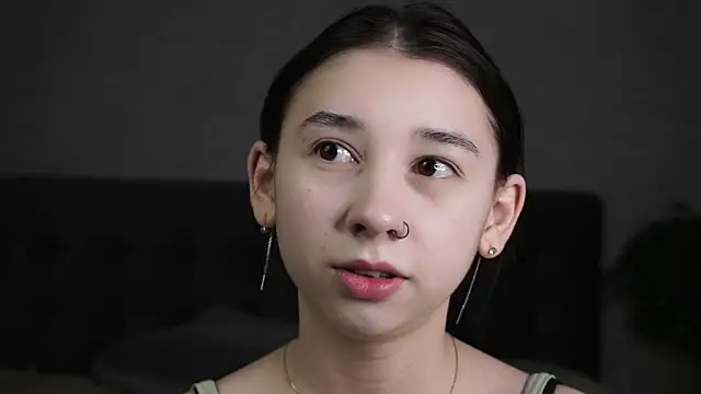 Snapshot of AislyEmbury chatting on March 2025 08:43:01 PM AislyEmbury online show from March 2025 08:43:01 PM