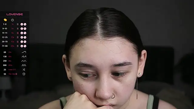 Snapshot of AislyEmbury chatting on March 2025 02:53:02 AM AislyEmbury online show from March 2025 02:53:02 AM