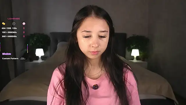 Snapshot of AislyEmbury chatting on September 2025 04:01:01 AM AislyEmbury online show from September 2025 04:01:01 AM