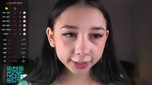 Snapshot of AislyEmbury chatting on October 2025 05:52:01 AM AislyEmbury online show from October 2025 05:52:01 AM